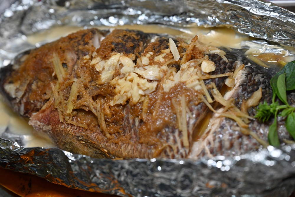 墾丁美食推薦。阿福師民雄鵝肉海鮮 厚切生魚片、砂鍋魚頭、胡椒魚一次滿足！