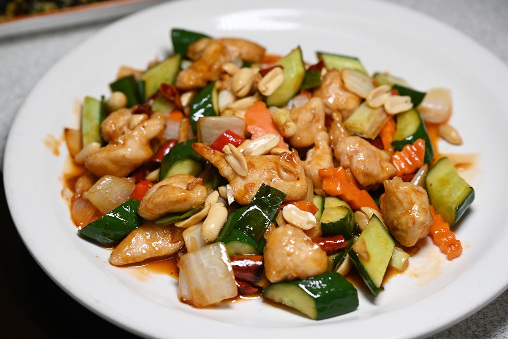 墾丁美食推薦。阿福師民雄鵝肉海鮮 厚切生魚片、砂鍋魚頭、胡椒魚一次滿足！