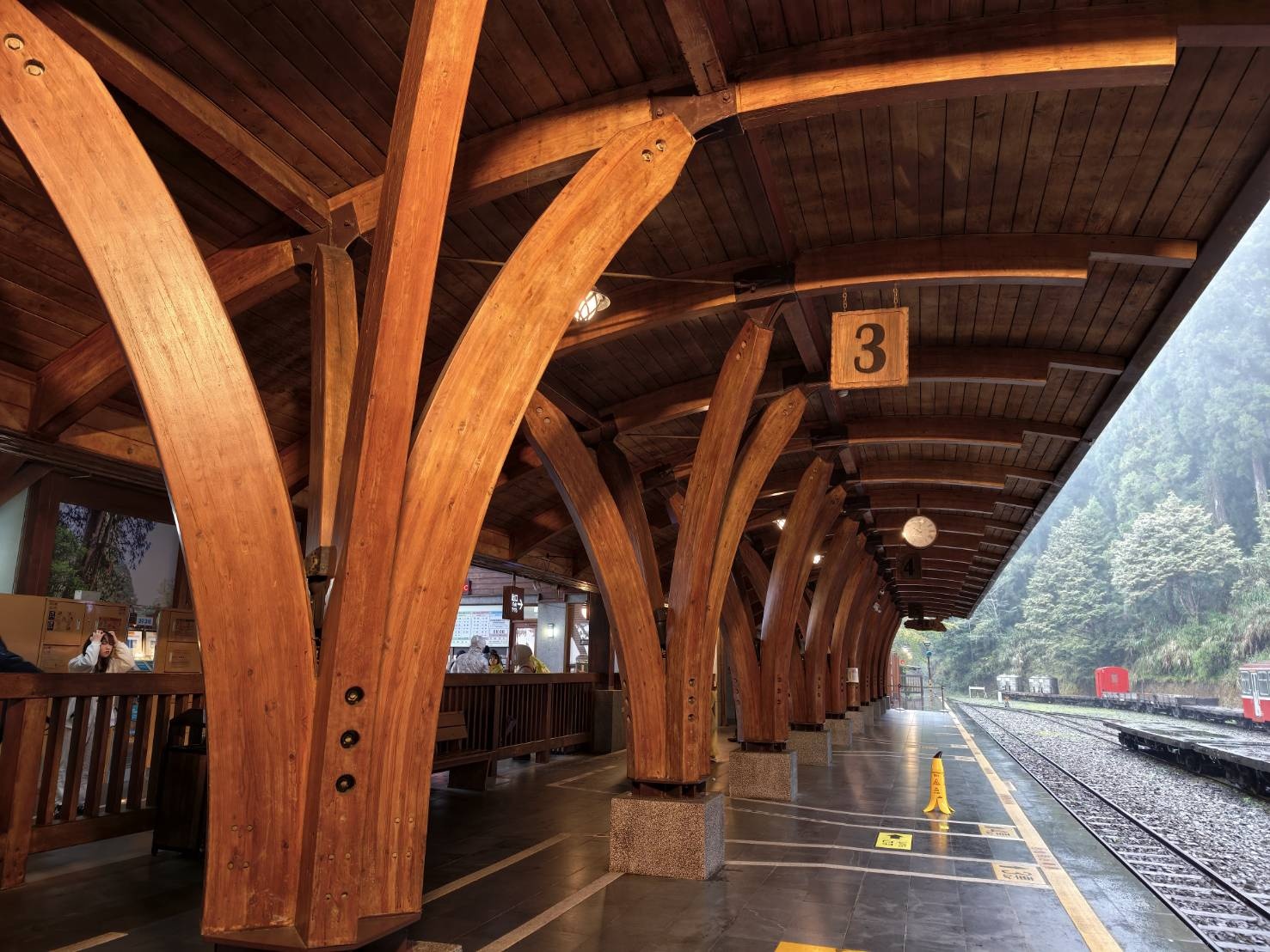 嘉義阿里山。全台最大木造車站 阿里山車站、林鐵文創商品一次看! 嘉義阿里山。全台最大木造車站 阿里山車站、林鐵文創商品一次看!