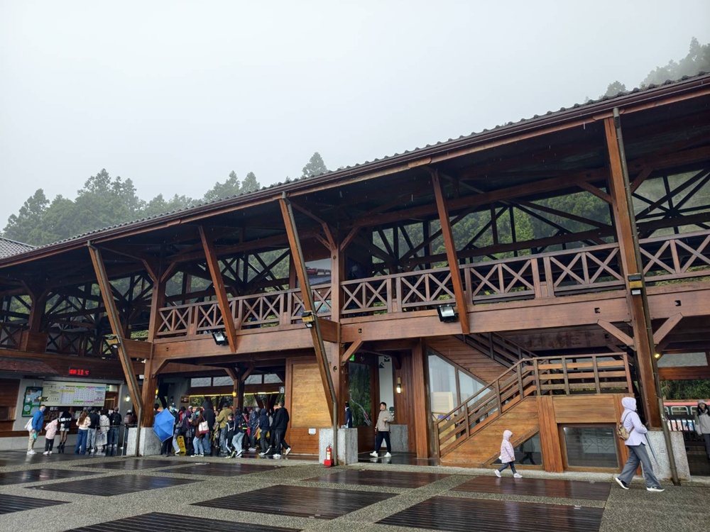 嘉義阿里山。全台最大木造車站 阿里山車站、林鐵文創商品一次看! 嘉義阿里山。全台最大木造車站 阿里山車站、林鐵文創商品一次看!