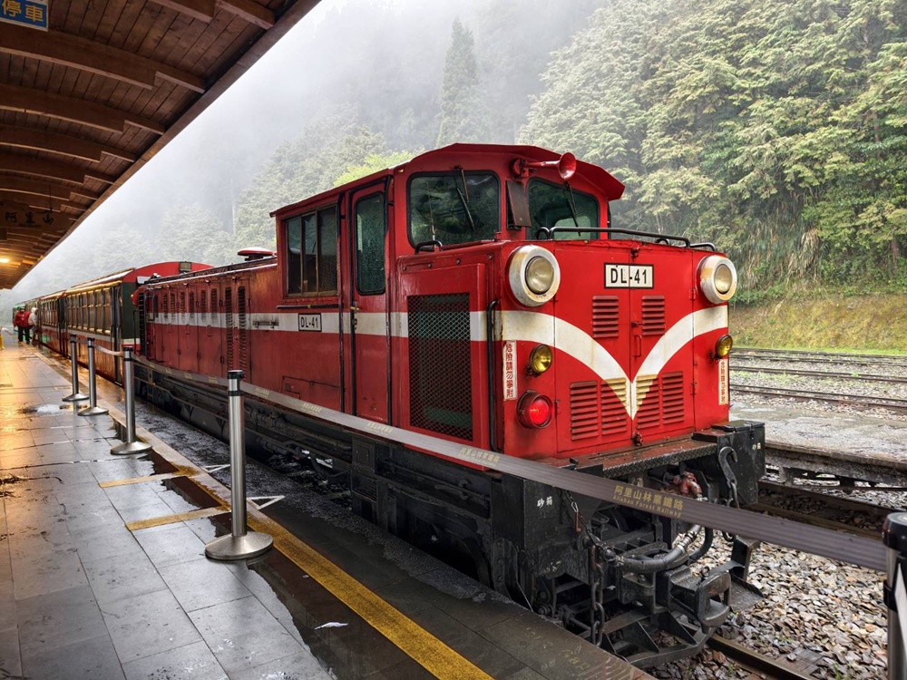 嘉義阿里山。全台最大木造車站 阿里山車站、林鐵文創商品一次看! 嘉義阿里山。全台最大木造車站 阿里山車站、林鐵文創商品一次看!
