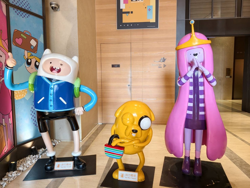 台南親子飯店推薦。HOTEL COZZI 和逸飯店 台南西門館 飛天小女警主題房、野餐派對 還有超過500坪奇趣操場一次滿足！