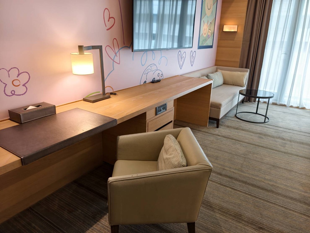 台南親子飯店推薦。HOTEL COZZI 和逸飯店 台南西門館 飛天小女警主題房、野餐派對 還有超過500坪奇趣操場一次滿足！