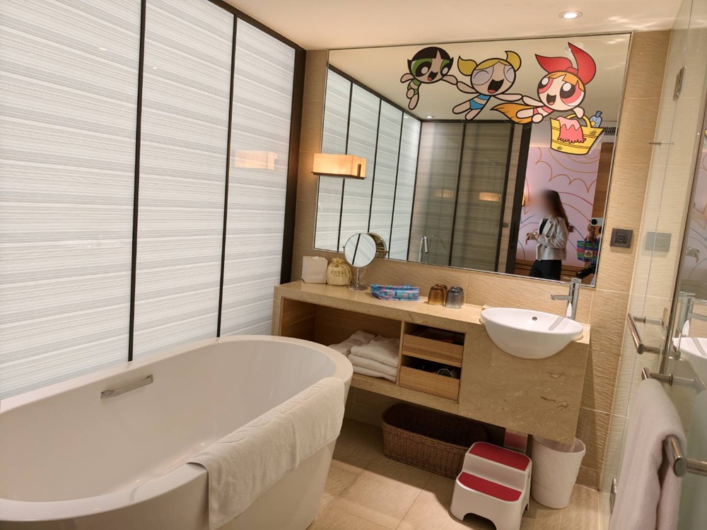 台南親子飯店推薦。HOTEL COZZI 和逸飯店 台南西門館 飛天小女警主題房、野餐派對 還有超過500坪奇趣操場一次滿足！