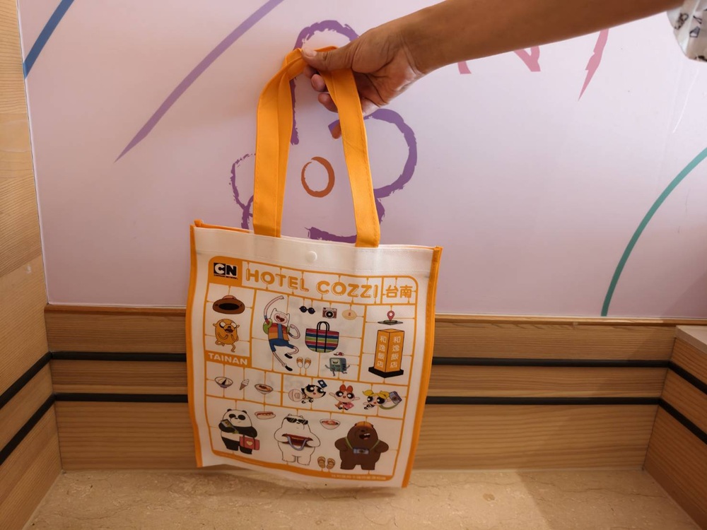 台南親子飯店推薦。HOTEL COZZI 和逸飯店 台南西門館 飛天小女警主題房、野餐派對 還有超過500坪奇趣操場一次滿足！