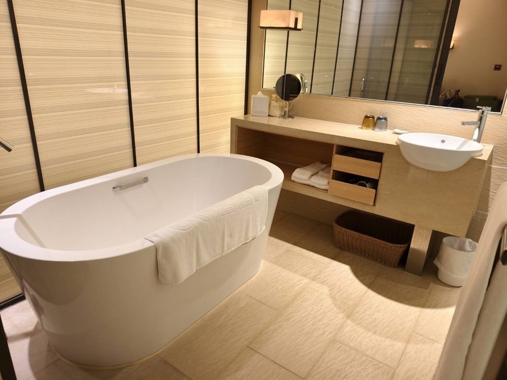 台南親子飯店推薦。HOTEL COZZI 和逸飯店 台南西門館 飛天小女警主題房、野餐派對 還有超過500坪奇趣操場一次滿足！