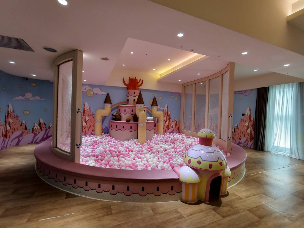 台南親子飯店推薦。HOTEL COZZI 和逸飯店 台南西門館 飛天小女警主題房、野餐派對 還有超過500坪奇趣操場一次滿足！