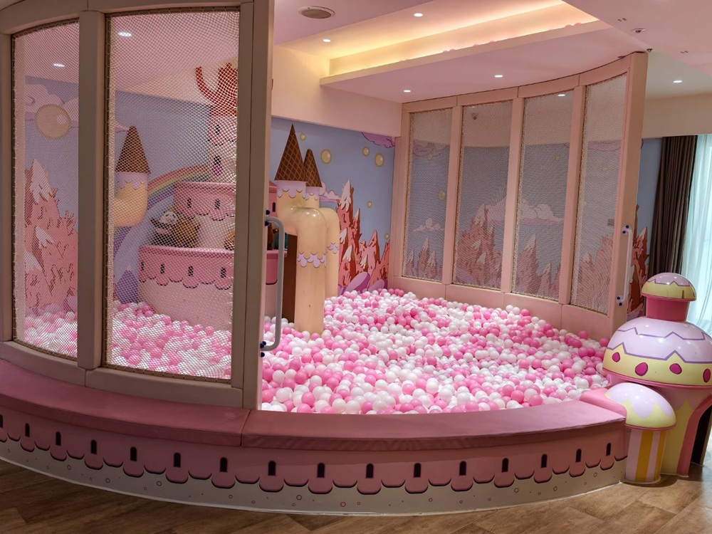 台南親子飯店推薦。HOTEL COZZI 和逸飯店 台南西門館 飛天小女警主題房、野餐派對 還有超過500坪奇趣操場一次滿足！