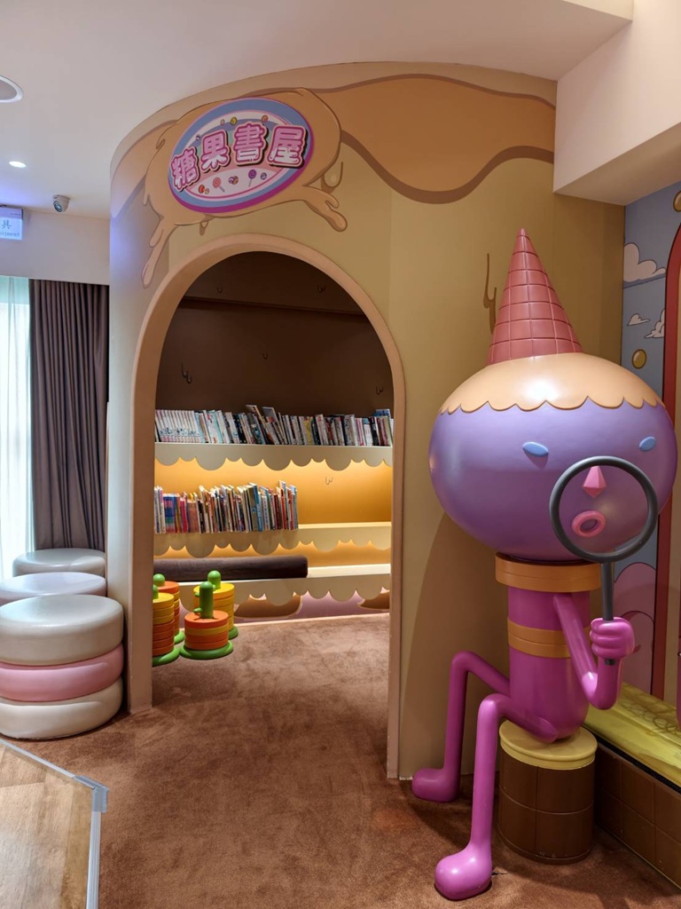 台南親子飯店推薦。HOTEL COZZI 和逸飯店 台南西門館 飛天小女警主題房、野餐派對 還有超過500坪奇趣操場一次滿足！