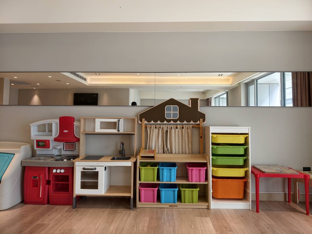 台南親子飯店推薦。HOTEL COZZI 和逸飯店 台南西門館 飛天小女警主題房、野餐派對 還有超過500坪奇趣操場一次滿足！