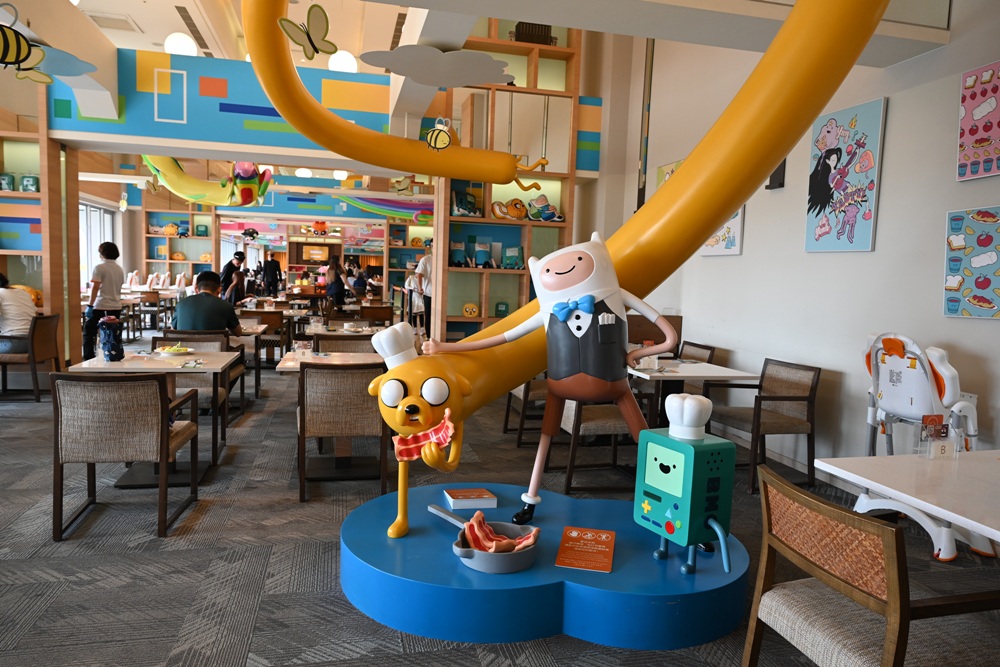 台南親子飯店推薦。HOTEL COZZI 和逸飯店 台南西門館 飛天小女警主題房、野餐派對 還有超過500坪奇趣操場一次滿足！