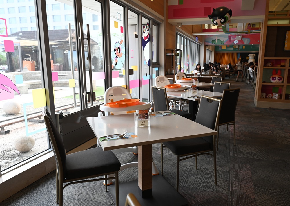 台南親子飯店推薦。HOTEL COZZI 和逸飯店 台南西門館 飛天小女警主題房、野餐派對 還有超過500坪奇趣操場一次滿足！