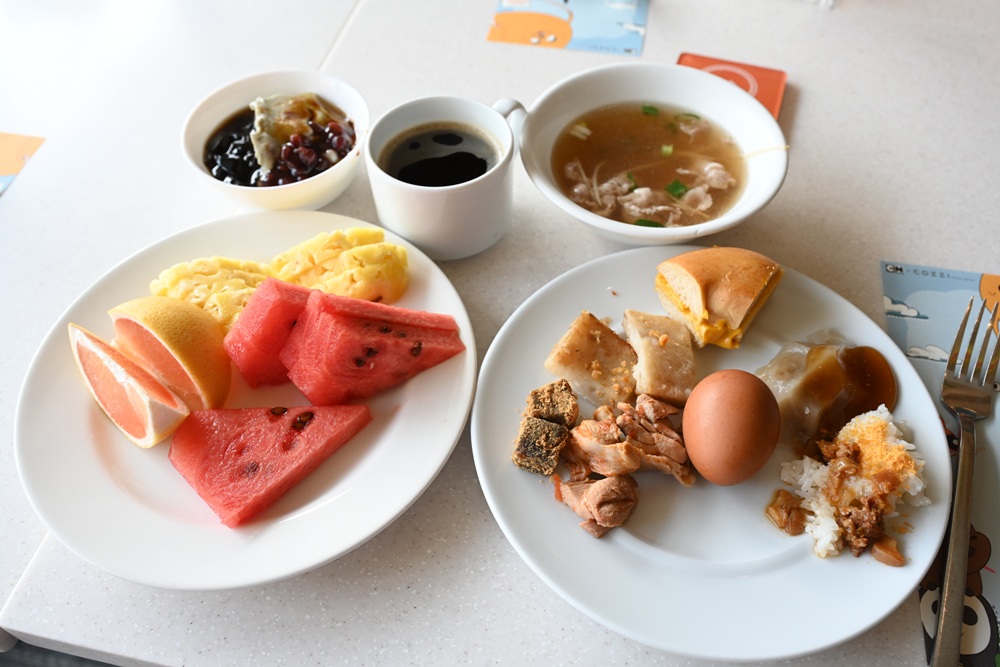 台南親子飯店推薦。HOTEL COZZI 和逸飯店 台南西門館 飛天小女警主題房、野餐派對 還有超過500坪奇趣操場一次滿足！