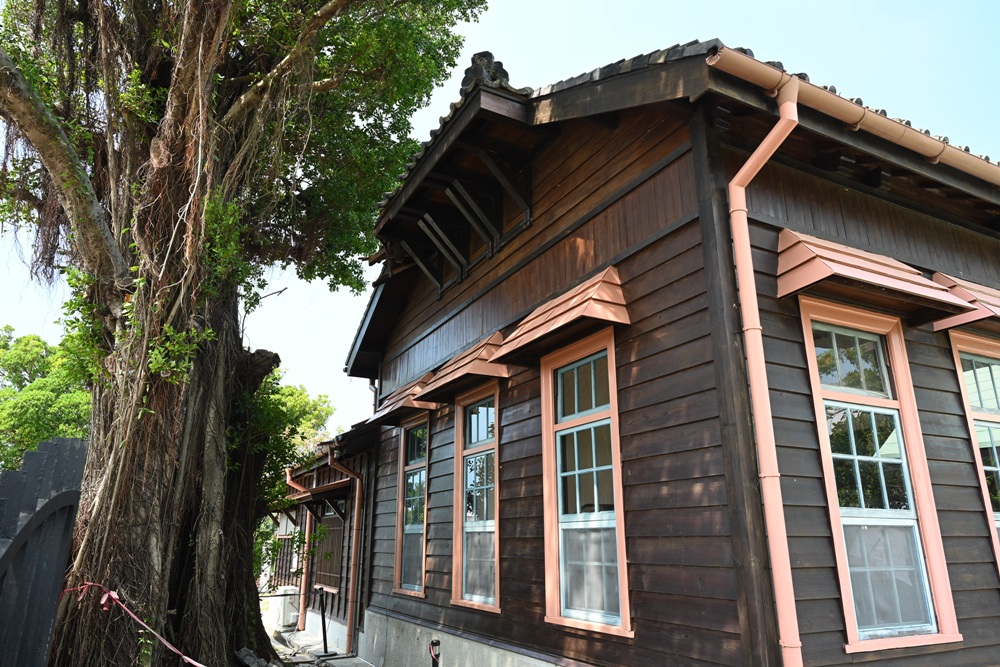 台南安平免門票景點。安平出張所 12花神の誕生鹽御守DIY、祈福鹽包、中藥香包 還有呆萌可愛小水豚君免費看！