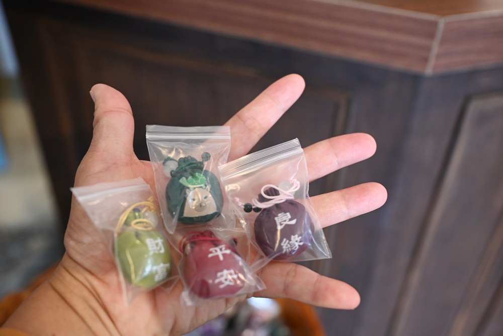 台南安平免門票景點。安平出張所 12花神の誕生鹽御守DIY、祈福鹽包、中藥香包 還有呆萌可愛小水豚君免費看！