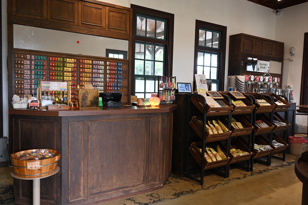 台南安平免門票景點。安平出張所 12花神の誕生鹽御守DIY、祈福鹽包、中藥香包 還有呆萌可愛小水豚君免費看！