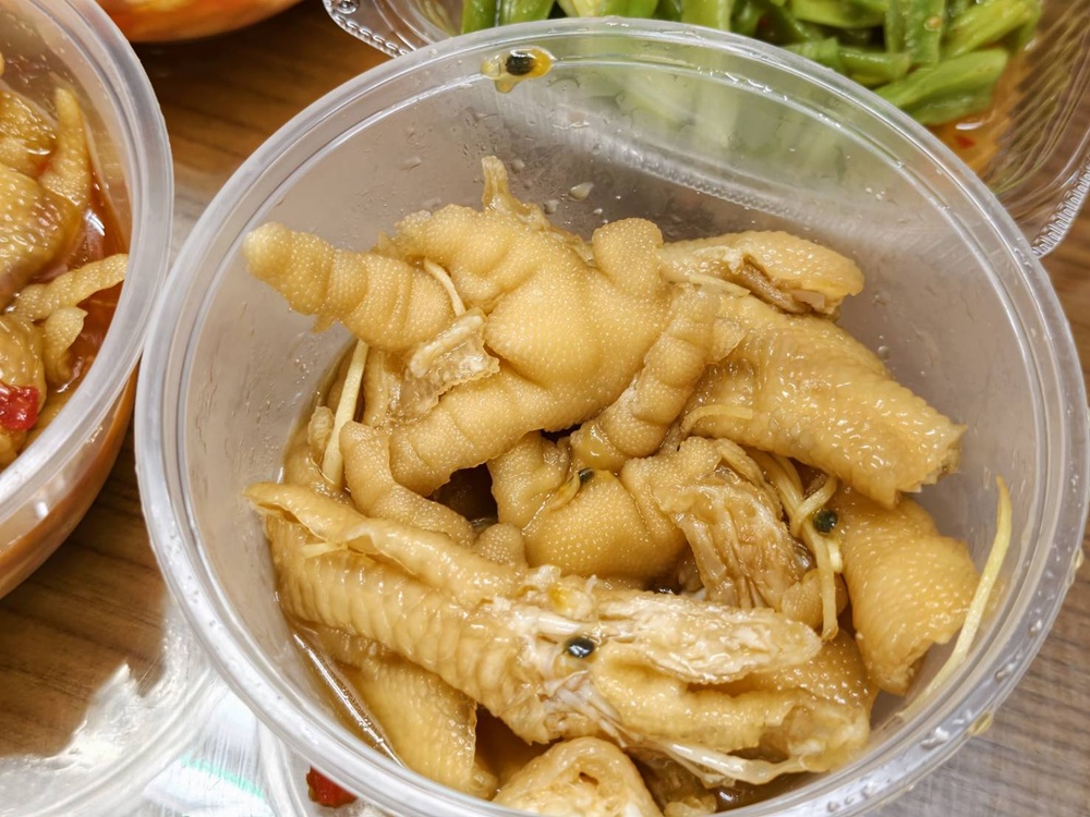 台南夜市。武聖夜市 于一鳳梨冰、阿堯師雞蛋糕、黃金土豆餅、巧虎牛排、碳烤雄大香雞排、參分辣無骨雞爪 每週星期三、五、六限定！