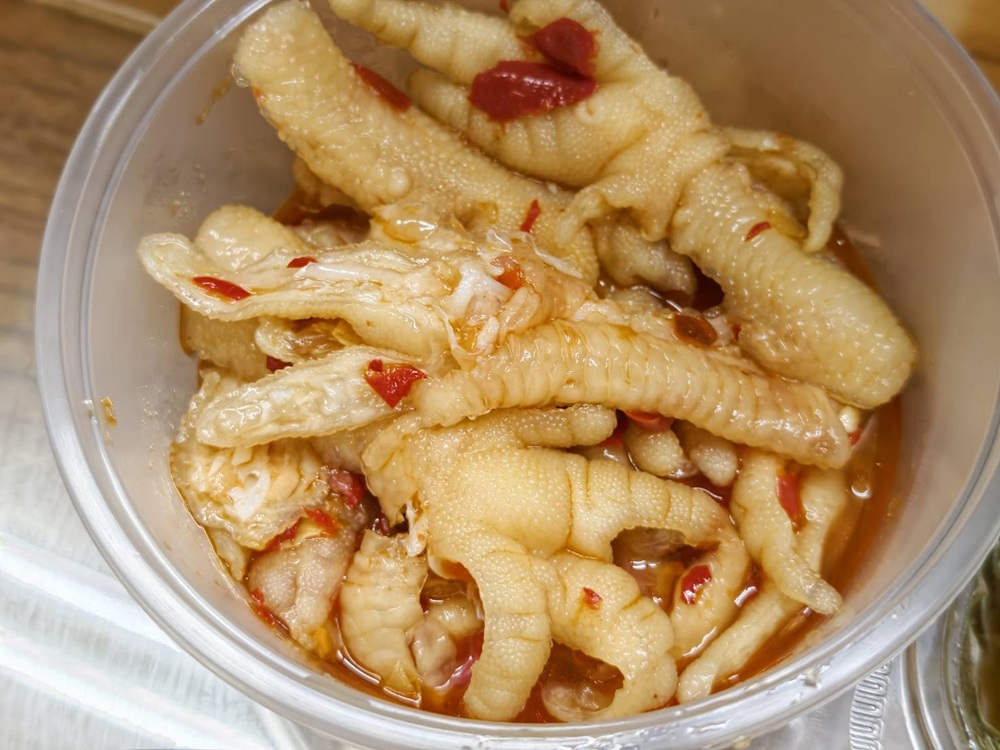 台南夜市。武聖夜市 于一鳳梨冰、阿堯師雞蛋糕、黃金土豆餅、巧虎牛排、碳烤雄大香雞排、參分辣無骨雞爪 每週星期三、五、六限定！