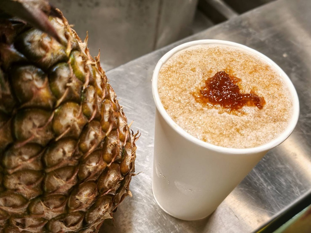 台南夜市。武聖夜市 于一鳳梨冰、阿堯師雞蛋糕、黃金土豆餅、巧虎牛排、碳烤雄大香雞排、參分辣無骨雞爪 每週星期三、五、六限定！