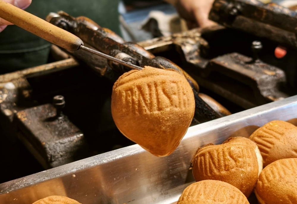 台南夜市。武聖夜市 于一鳳梨冰、阿堯師雞蛋糕、黃金土豆餅、巧虎牛排、碳烤雄大香雞排、參分辣無骨雞爪 每週星期三、五、六限定！