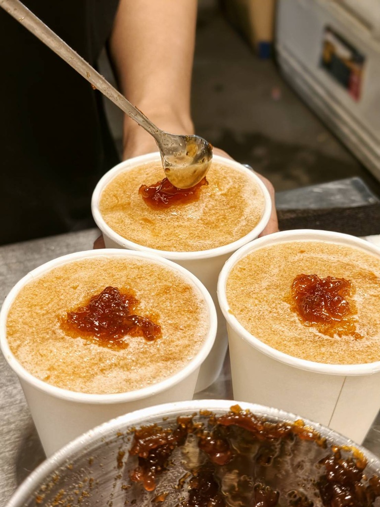 台南夜市。武聖夜市 于一鳳梨冰、阿堯師雞蛋糕、黃金土豆餅、巧虎牛排、碳烤雄大香雞排、參分辣無骨雞爪 每週星期三、五、六限定！