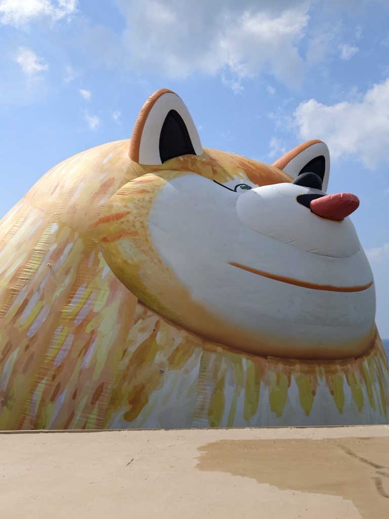 2026看海美術館。台日藝術家聯展《日常偏移》14米的巨型胖博美+32件療癒動物雕塑！