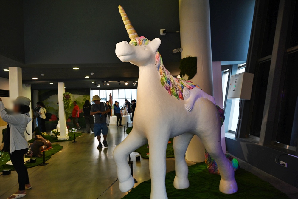 2026看海美術館。台日藝術家聯展《日常偏移》14米的巨型胖博美+32件療癒動物雕塑！