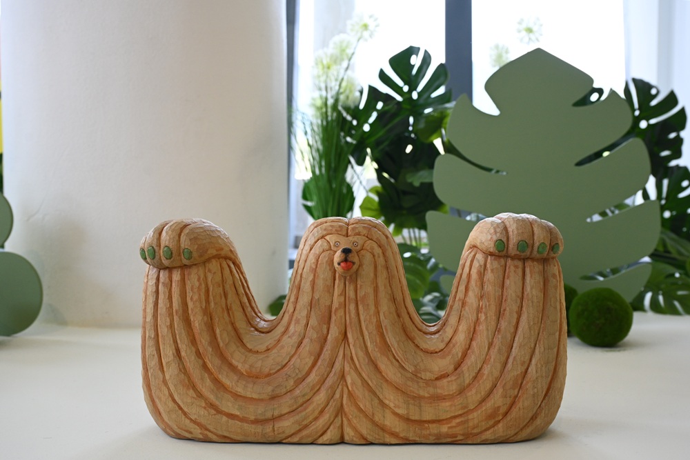 2026看海美術館。台日藝術家聯展《日常偏移》14米的巨型胖博美+32件療癒動物雕塑！