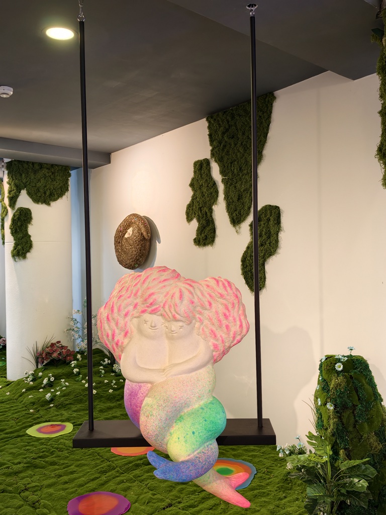 2026看海美術館。台日藝術家聯展《日常偏移》14米的巨型胖博美+32件療癒動物雕塑！