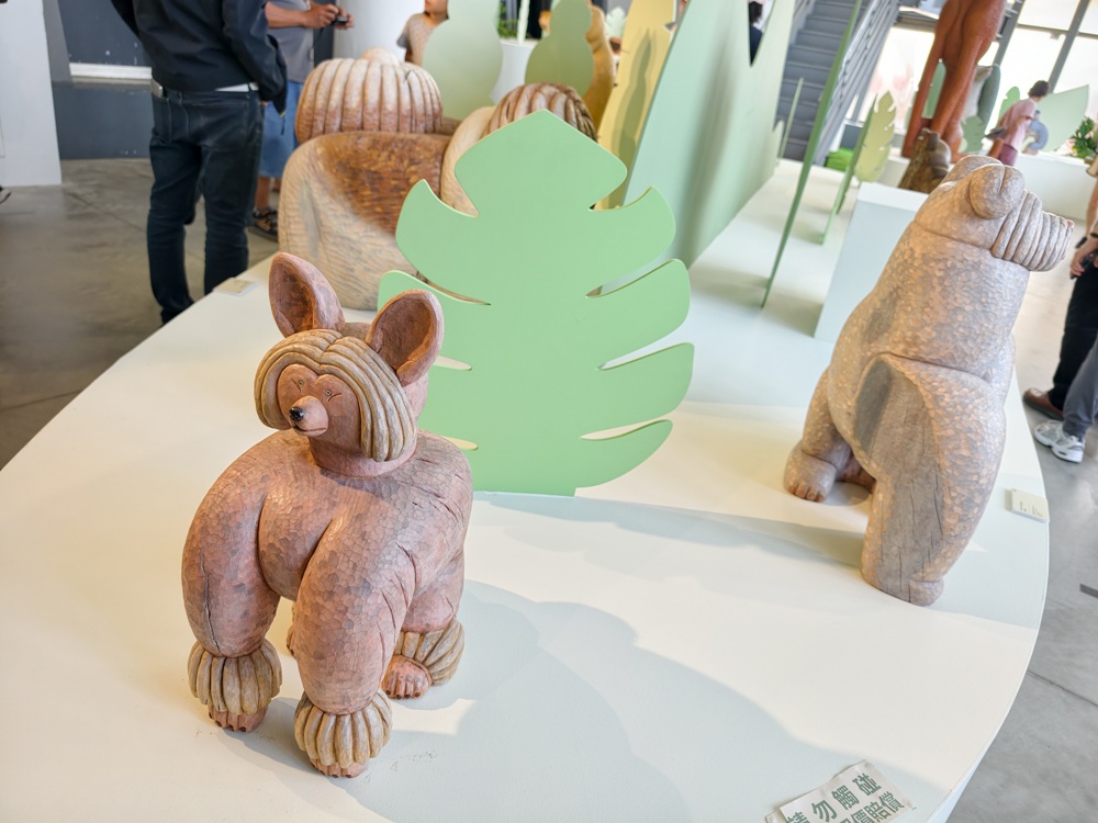 2026看海美術館。台日藝術家聯展《日常偏移》14米的巨型胖博美+32件療癒動物雕塑！