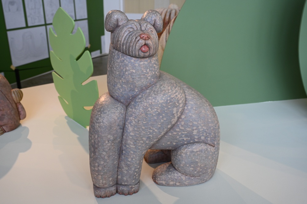 2026看海美術館。台日藝術家聯展《日常偏移》14米的巨型胖博美+32件療癒動物雕塑！