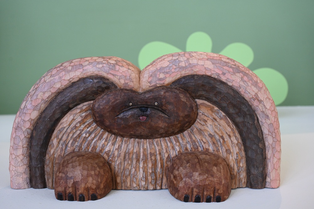 2026看海美術館。台日藝術家聯展《日常偏移》14米的巨型胖博美+32件療癒動物雕塑！