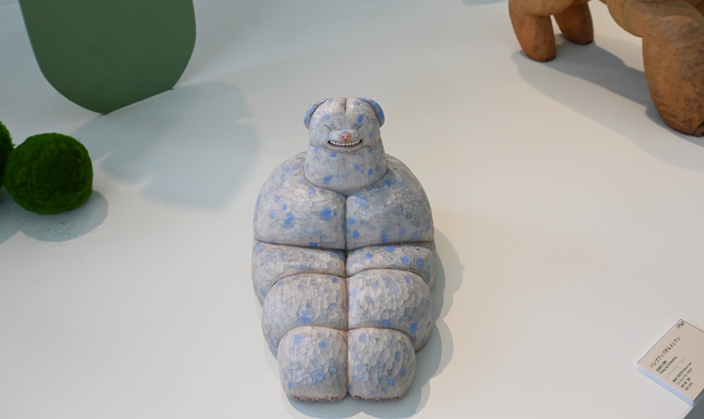 2026看海美術館。台日藝術家聯展《日常偏移》14米的巨型胖博美+32件療癒動物雕塑！