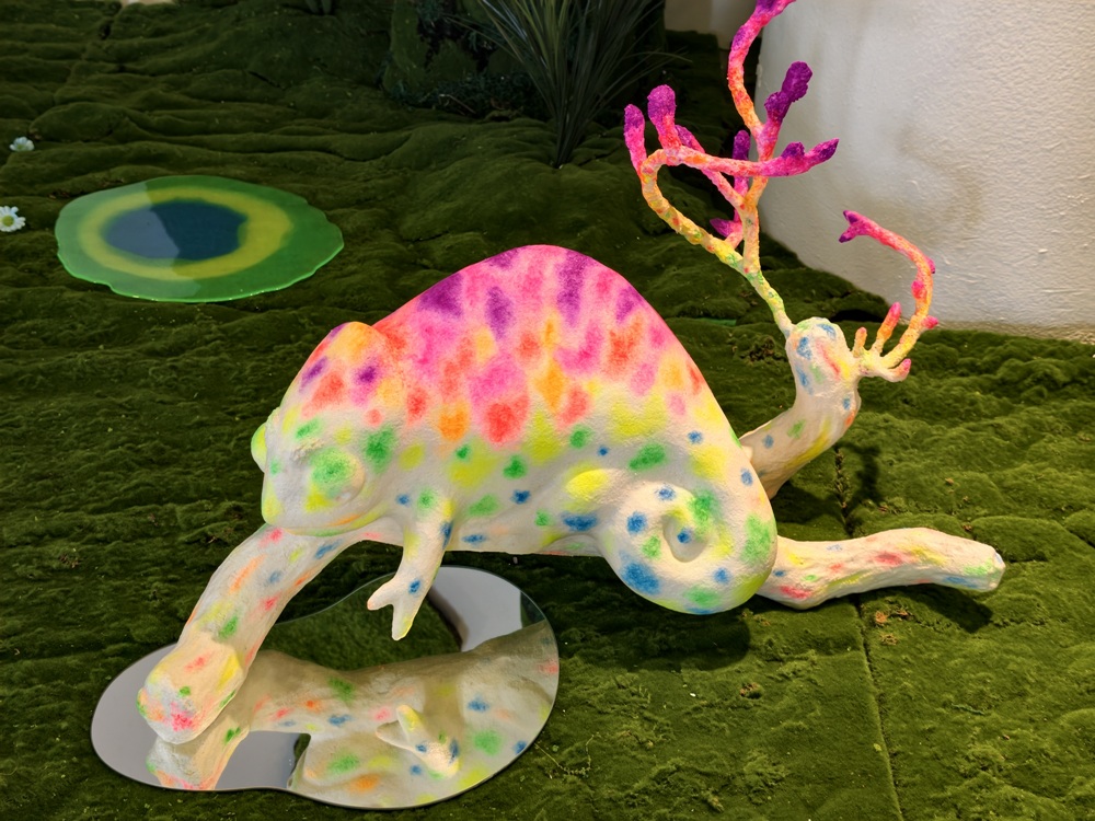 2026看海美術館。台日藝術家聯展《日常偏移》14米的巨型胖博美+32件療癒動物雕塑！