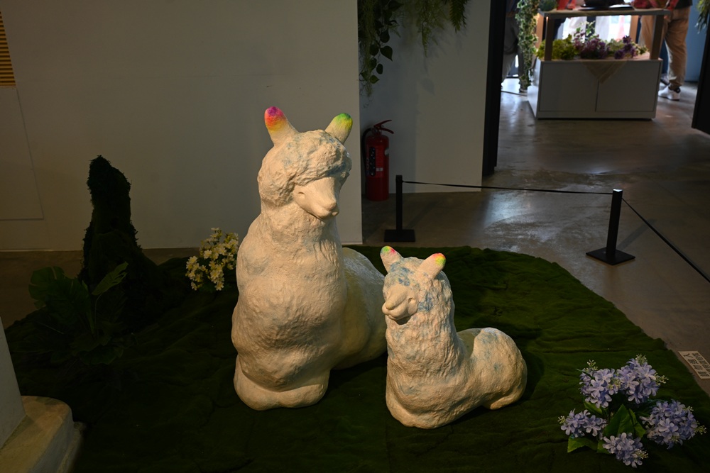 2026看海美術館。台日藝術家聯展《日常偏移》14米的巨型胖博美+32件療癒動物雕塑！