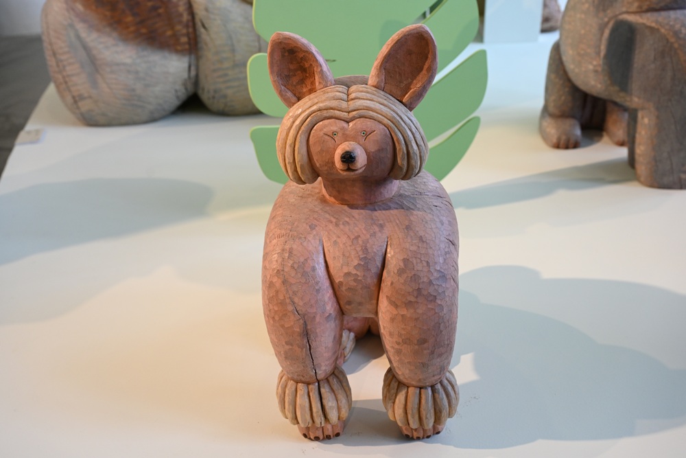 2026看海美術館。台日藝術家聯展《日常偏移》14米的巨型胖博美+32件療癒動物雕塑！