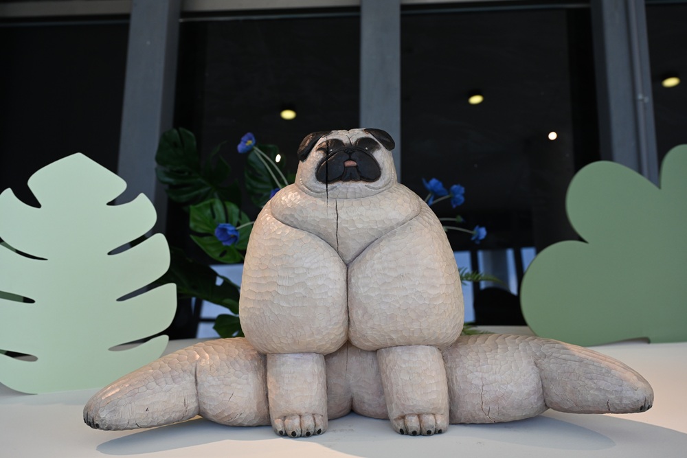 2026看海美術館。台日藝術家聯展《日常偏移》14米的巨型胖博美+32件療癒動物雕塑！