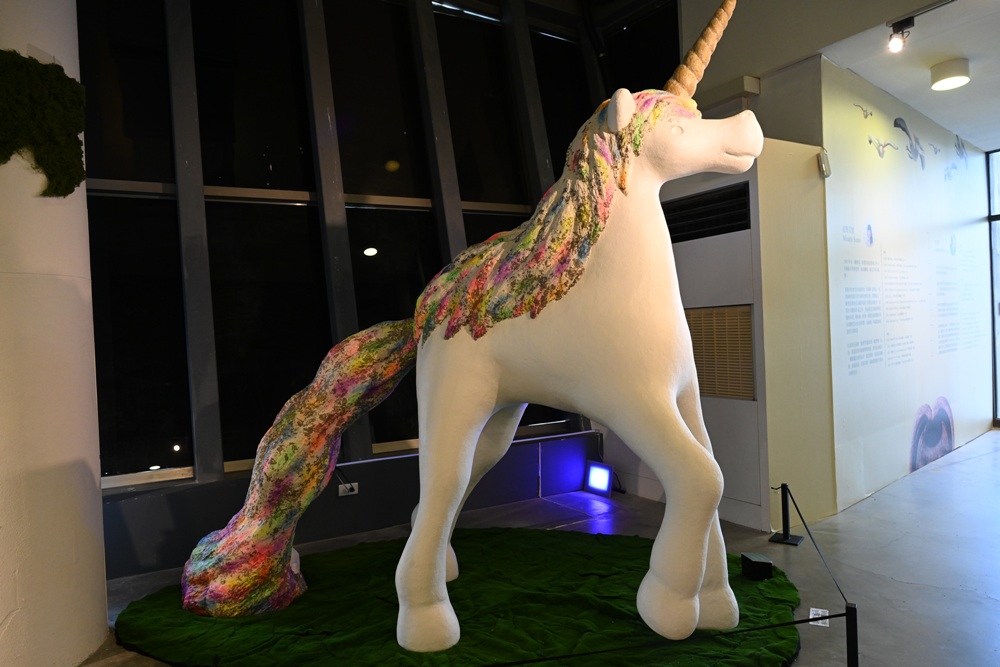 2026看海美術館。台日藝術家聯展《日常偏移》14米的巨型胖博美+32件療癒動物雕塑！