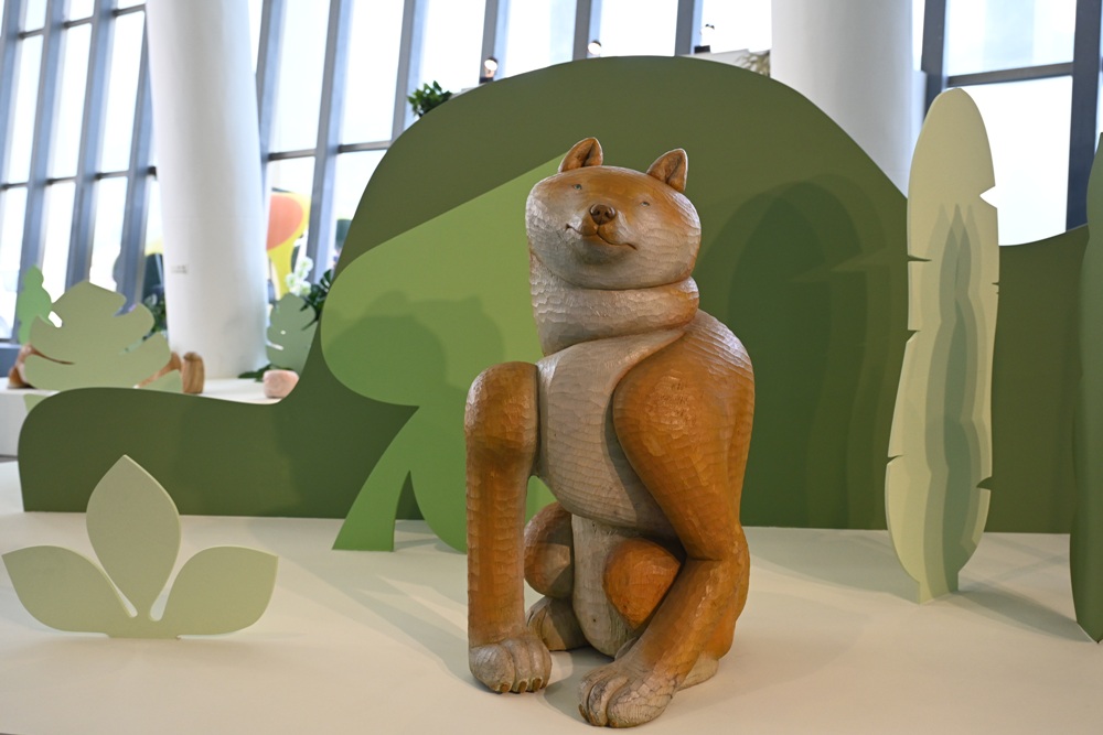 2026看海美術館。台日藝術家聯展《日常偏移》14米的巨型胖博美+32件療癒動物雕塑！