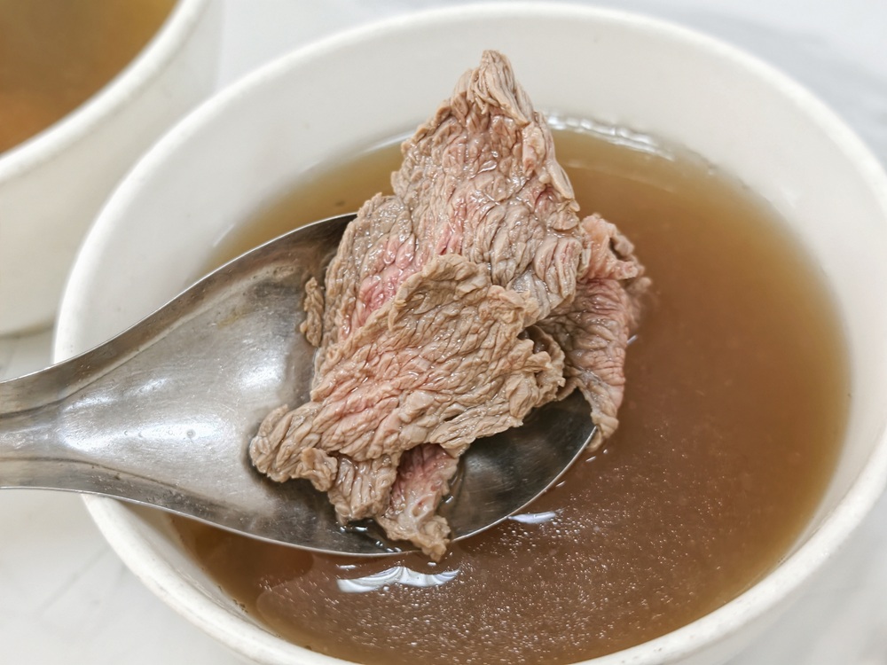 台南安平包棟民宿推薦。美萊茵安平民宿 6~46人包棟民宿、有電梯，還有KTV、復古街機遊戲機、電動麻將、電子飛鏢機等設施！