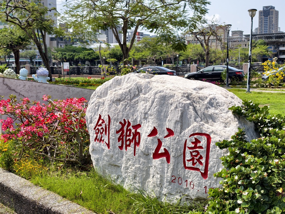 台南安平包棟民宿推薦。美萊茵安平民宿 6~46人包棟民宿、有電梯，還有KTV、復古街機遊戲機、電動麻將、電子飛鏢機等設施！