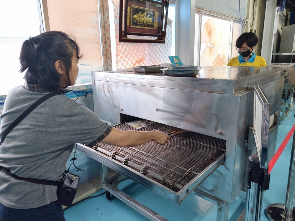 屏東免門票景點。鮮饌道海洋食品文化館 鱈魚香絲觀光工廠、鱈魚香絲DIY體驗、還提供免費試吃、飲料無限暢飲！