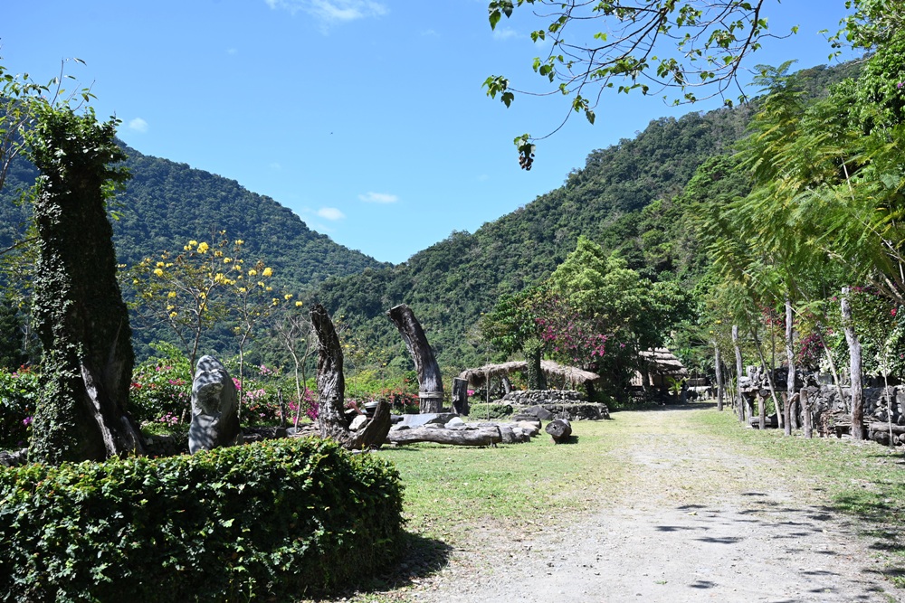 台東金峰一日遊。黃金山谷 森林系戶外溫泉、森林小火車、山谷漂漂河！