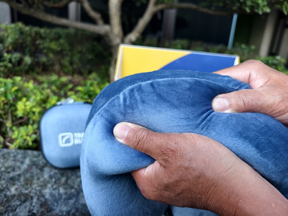 【Travel Blue 藍旅】寧靜頸枕同色套組開箱｜高級慢回彈記憶棉，旅行路上也能享受五星級睡眠！