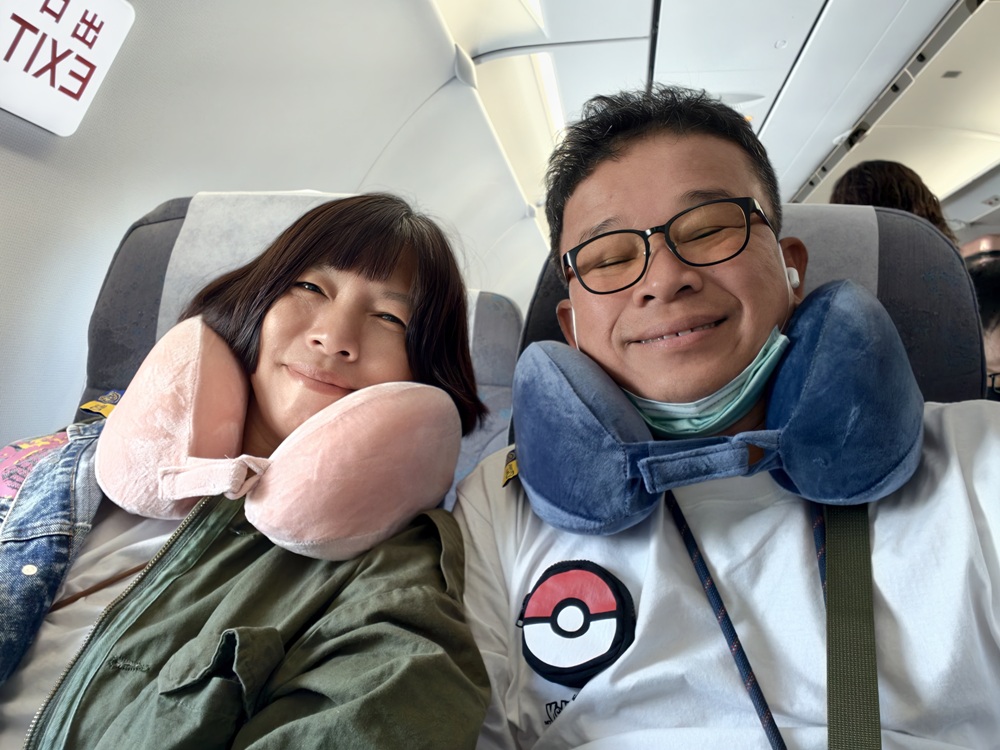 【Travel Blue 藍旅】寧靜頸枕同色套組開箱｜高級慢回彈記憶棉，旅行路上也能享受五星級睡眠！