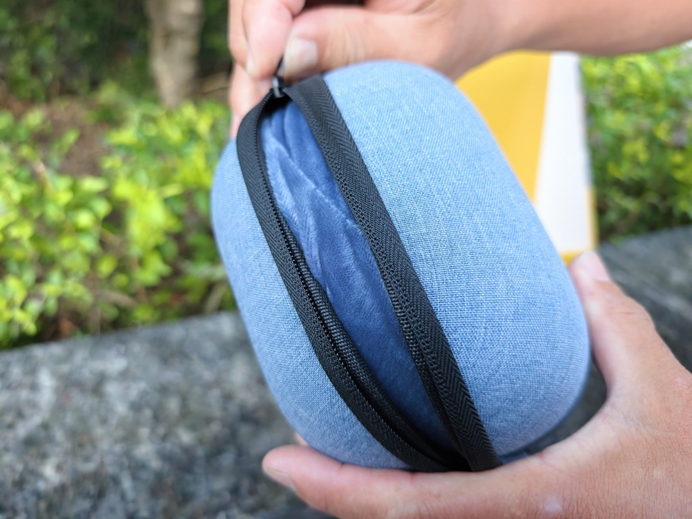 【Travel Blue 藍旅】寧靜頸枕同色套組開箱｜高級慢回彈記憶棉，旅行路上也能享受五星級睡眠！