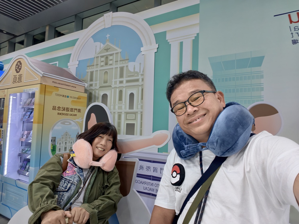 【Travel Blue 藍旅】寧靜頸枕同色套組開箱｜高級慢回彈記憶棉，旅行路上也能享受五星級睡眠！